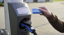 Электромобили можно будет заряжать от фонарных столбов