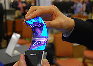 Samsung запускает в производство гибкие дисплеи