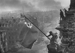 Оригинал снимка "Знамя Победы над Рейхстагом" представлен в Москве