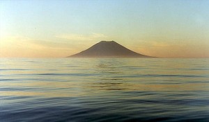 Вулканический остров в Японии вырос в 70 раз за четыре месяца