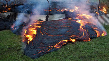 Лава продолжает наступать на гавайский Пахоа
